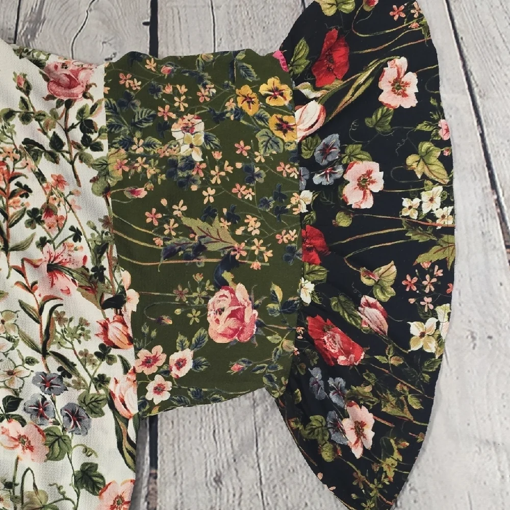 Umgee Sz M/L Kimono with Navy, Pink, Cream, and Green Floral Accents - Picture 10 of 12